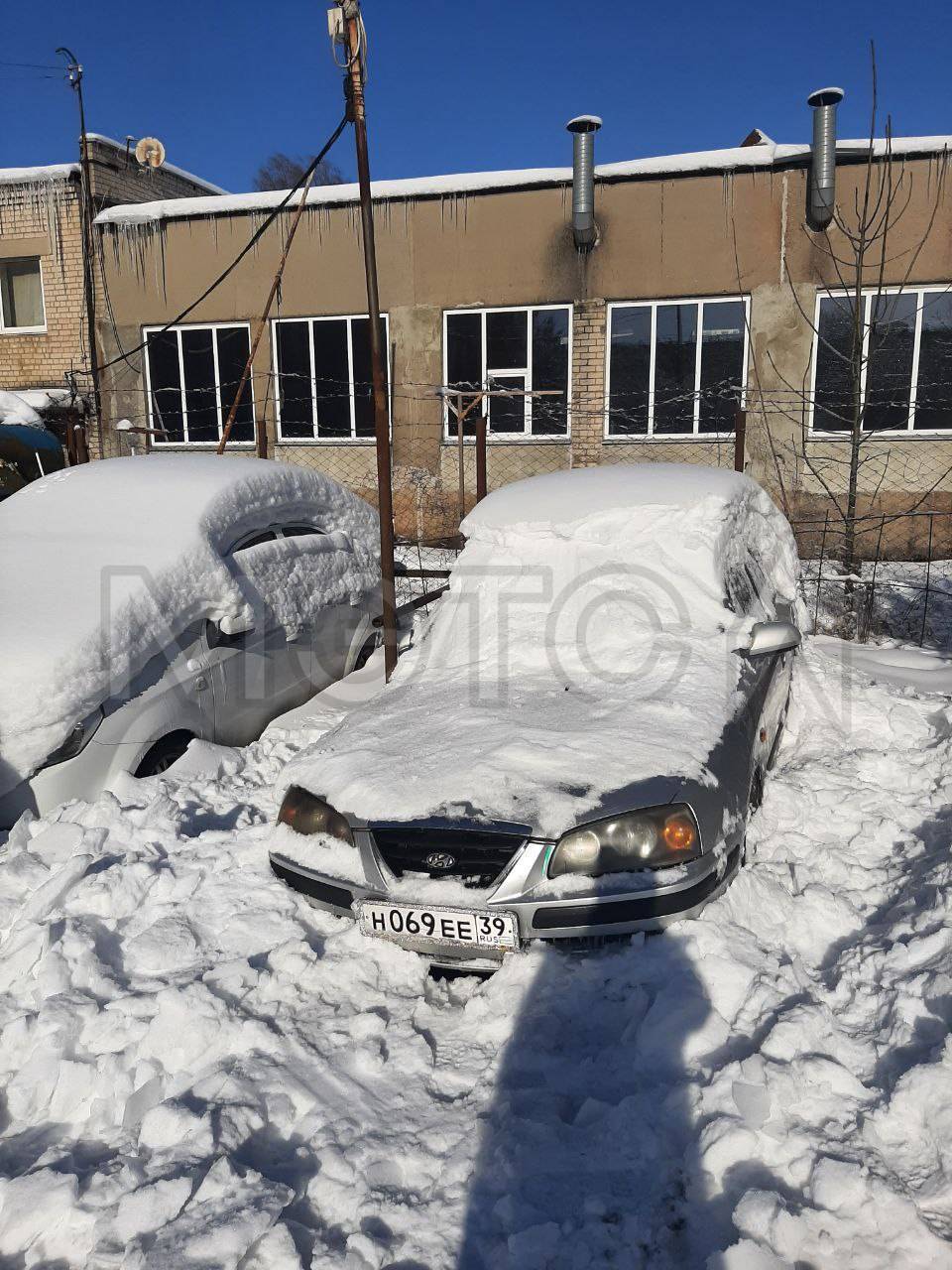 Автомобиль HYNDAI ELANTRA 1.6
GLS АUТО, 2004 г.в., VIN:KMHDN41BP5U995791, 105 л.с. залог в пользу ПАО "СОВКОМБАНК". Автомобиль не заводится по причине разряженного аккумулятора в связи с длительной стоянкой. Автомобиль требует ремонта: неисправности с тормозами (нет задних тормозов), плохо работает печка, свет фар плохой, по кузову требует покраски, салон требует химчистки (визуально). Также сложности с открытием капота (возможно из-за неисправности механизма открытия - троса, визуально установи