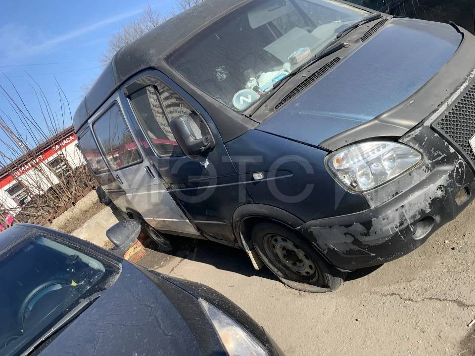 Автомобиль ГАЗ 2752, VIN: X9627520050412141, гос. номер: Т688АН790, цвет синий
Автотранспортное средств не эксплуатируется значительный период времени, аккумуляторная батарея разряжена, кузов автомобиля имеет значительные повреждения ЛКП, очаговые места поражения ржавчиной, вмятины метала кузова и иных пластиковых навесных элементов, покрышки колес полностью спущены. Со слов владельца имеются неисправности по электрооборудованию, электропроводке и двигателю. Салон автомобиля не ухожен. Автомобил